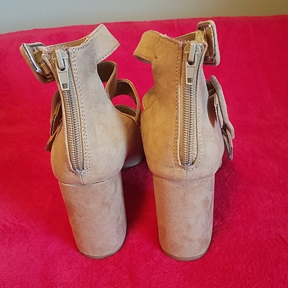 Chinese Laundry Shoes Tan Shoes - Picture 6 of 8